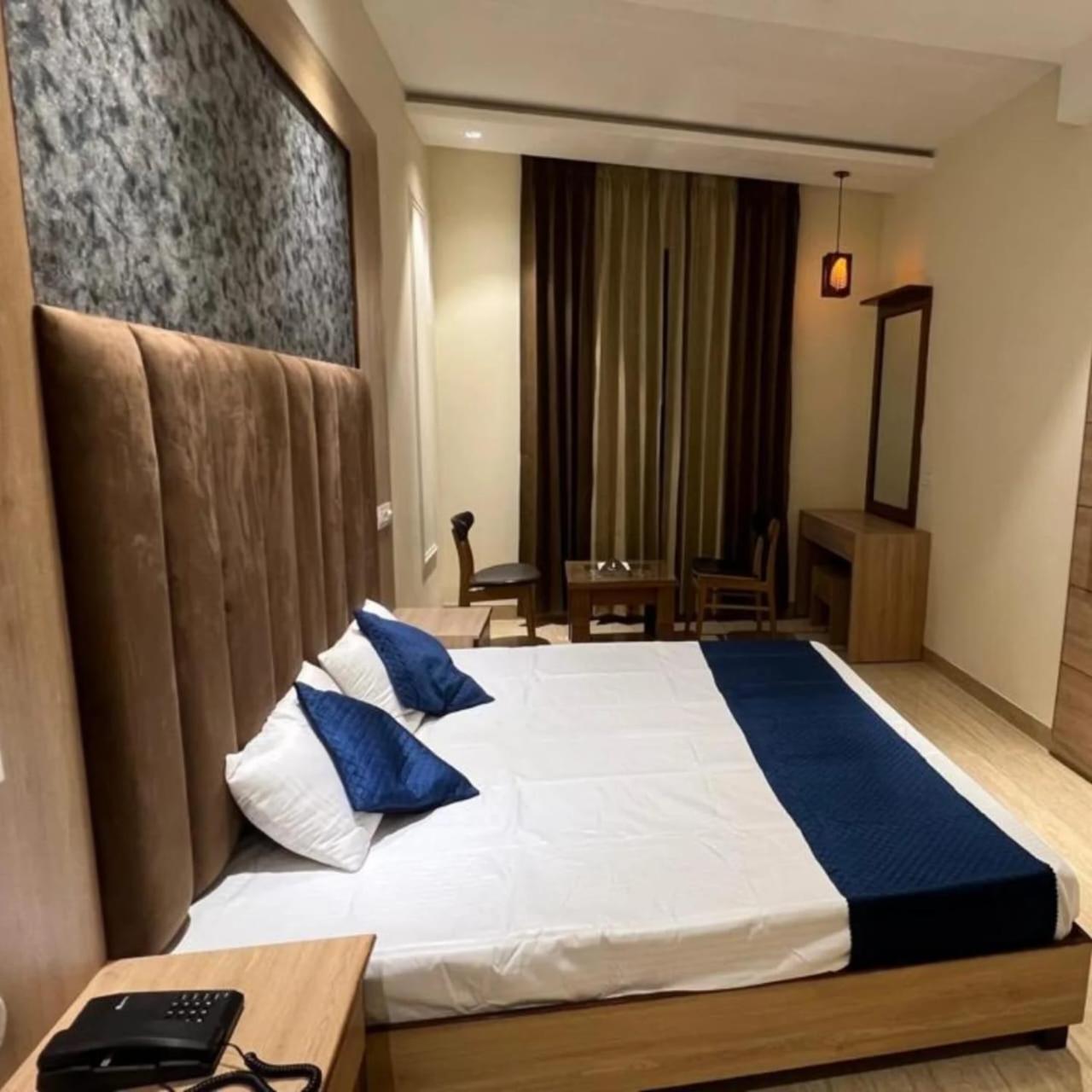 The Hotel Soho Zirakpur エクステリア 写真