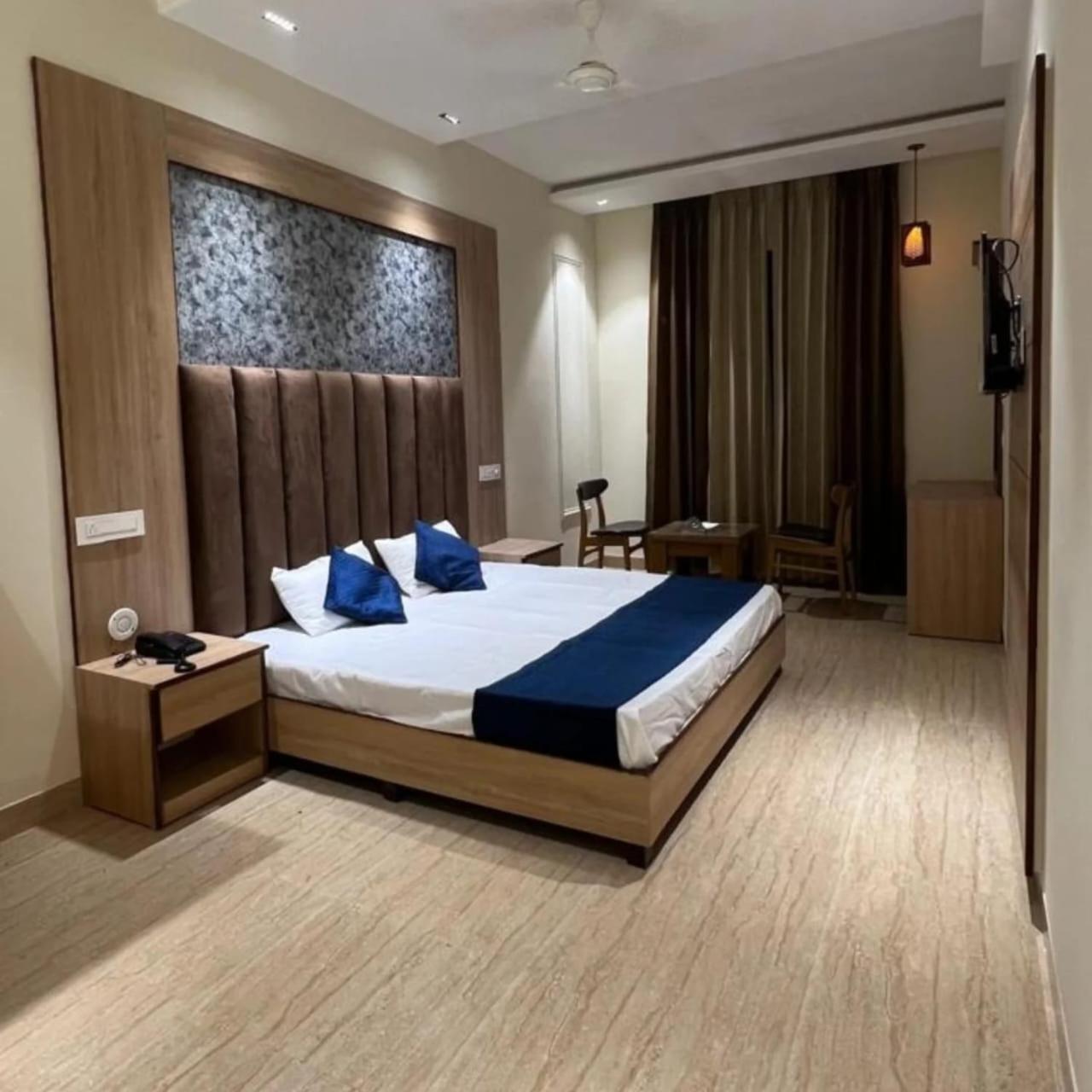 The Hotel Soho Zirakpur エクステリア 写真